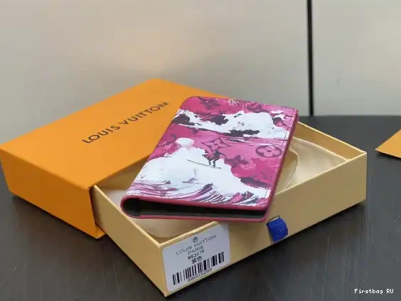 First bag ru PASSPORT COVER-10*14*2.5CM Vuitton Louis 0502